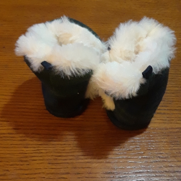 Size M baby plaid tartan fluffy booty slippers - Picture 10 of 15